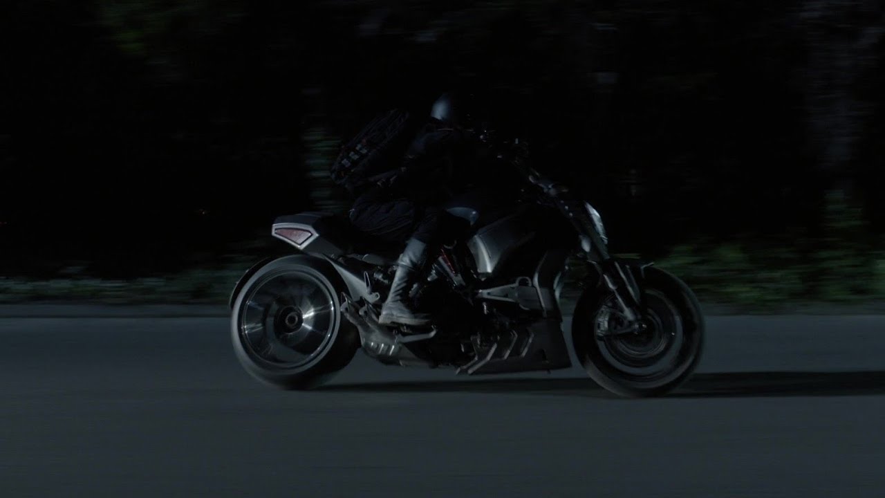 Batbike vs Batmovile / Batwoman serie 2x18 ☆☆☆