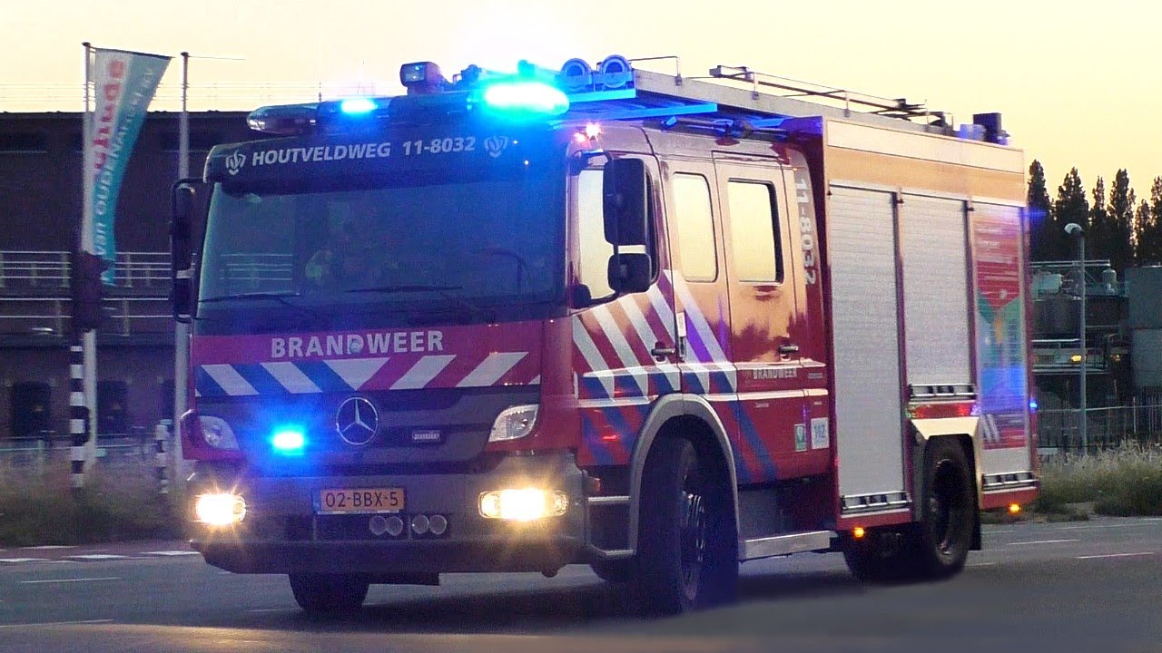 [Middel WO!] Chaos bij hulpdiensten na grootse uitruk persoon te water in Zaandam!