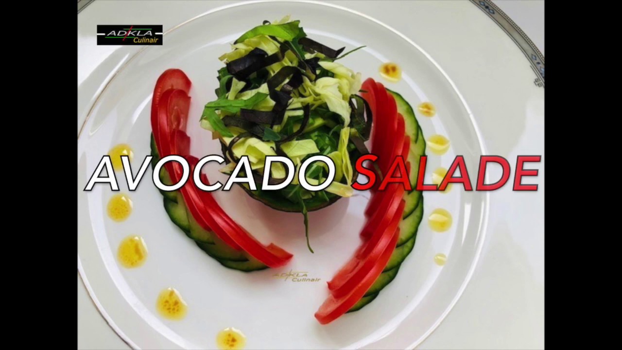 eenvoudige salade met Avocado tomaat en komkommer