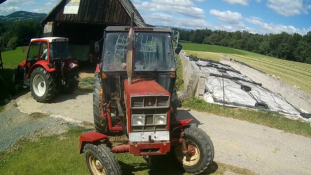 IHC 733 mit Kemper Ladomat und Lindner am Grassilieren