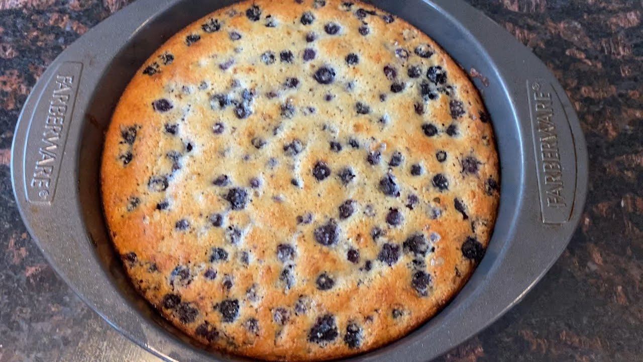 Almond Flour Blueberry Cake - this healthy gluten-free blueberry cake is AMAZING! Very easy to make!
