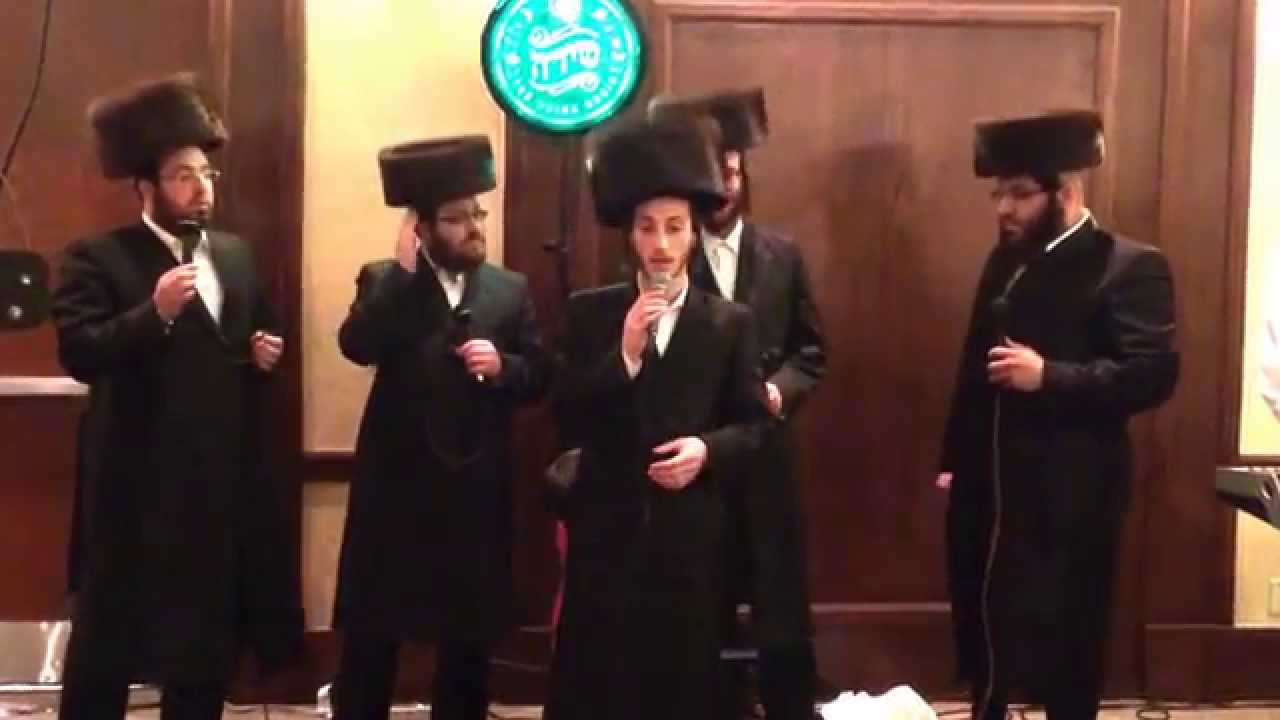 Shulem Lemmer with Shira choir singing Hamavdil