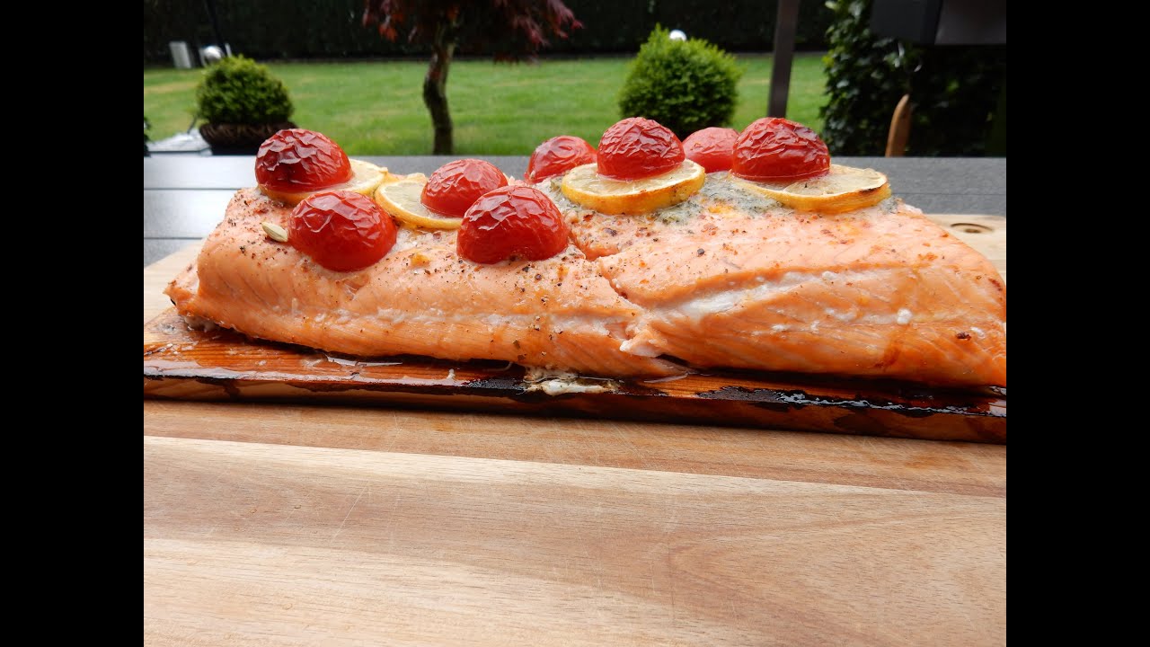 BBQ Lachs grillen auf der Zedernholzplanke aus dem Gasgrill. Einfach, schnell und super lecker. 😋👍