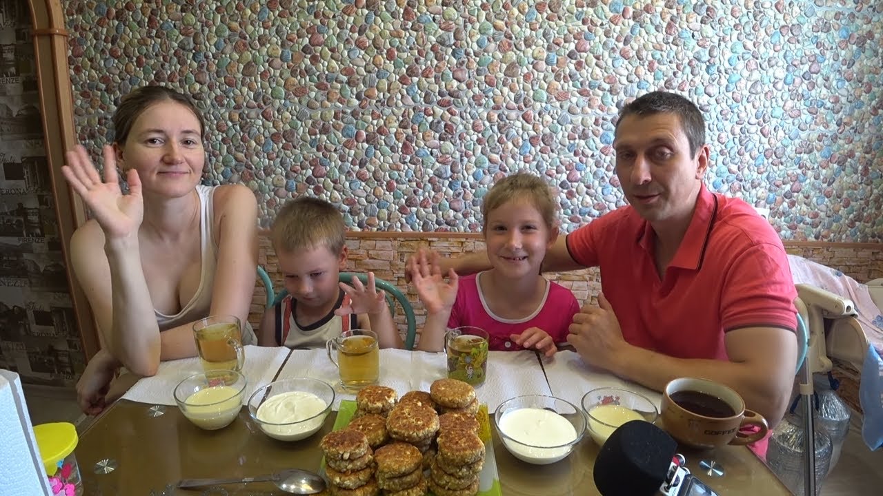 СЕМЕЙНЫЙ МУКБАНГ СЫРНИКИ НА ЗАВТРАК | FAMILY MUKBANG CHEESECAKES FOR BREAKFAST #cheesecakes #mukbang