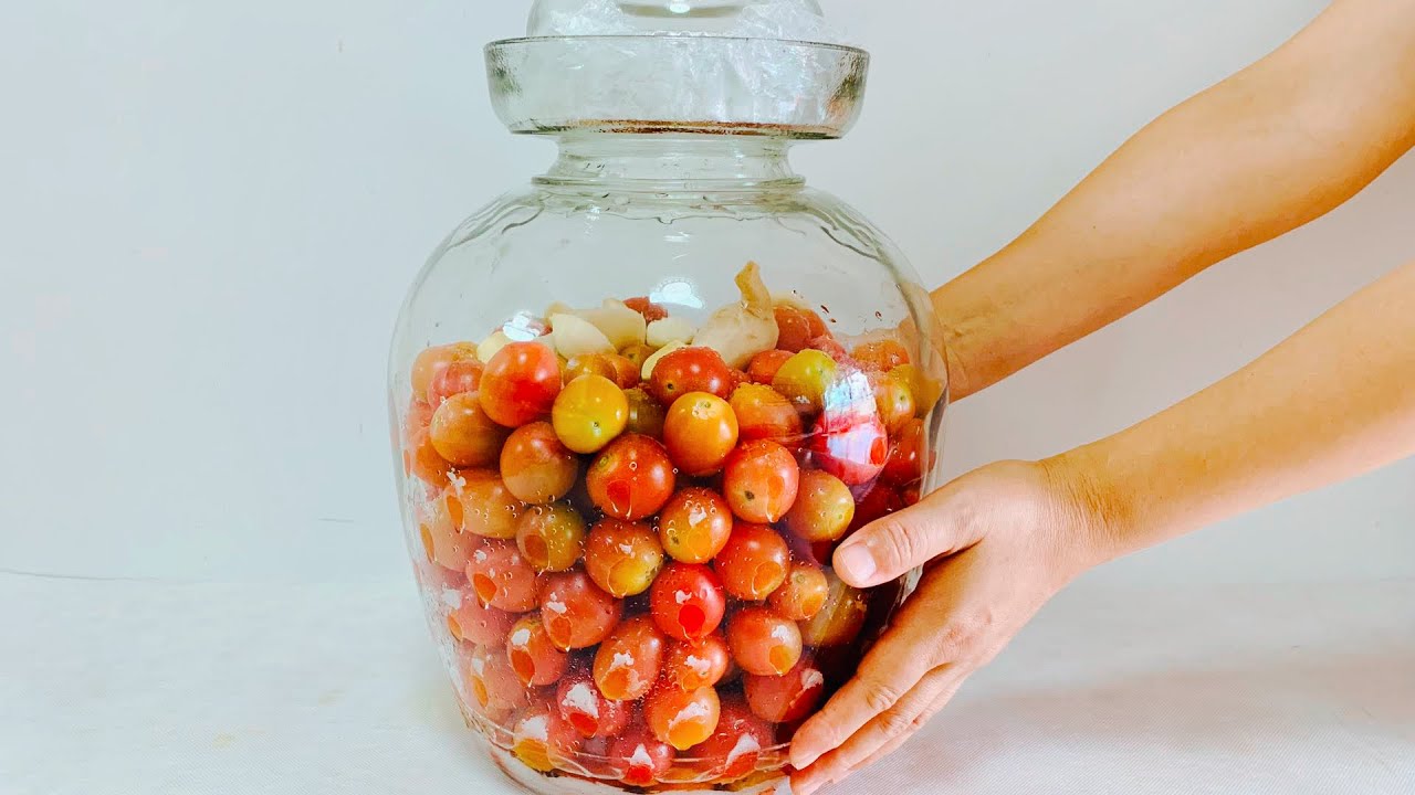 酸湯，已經有近百年曆史老酸湯做法自然發酵，酸湯的營養價值高，具有開胃健脾的功效