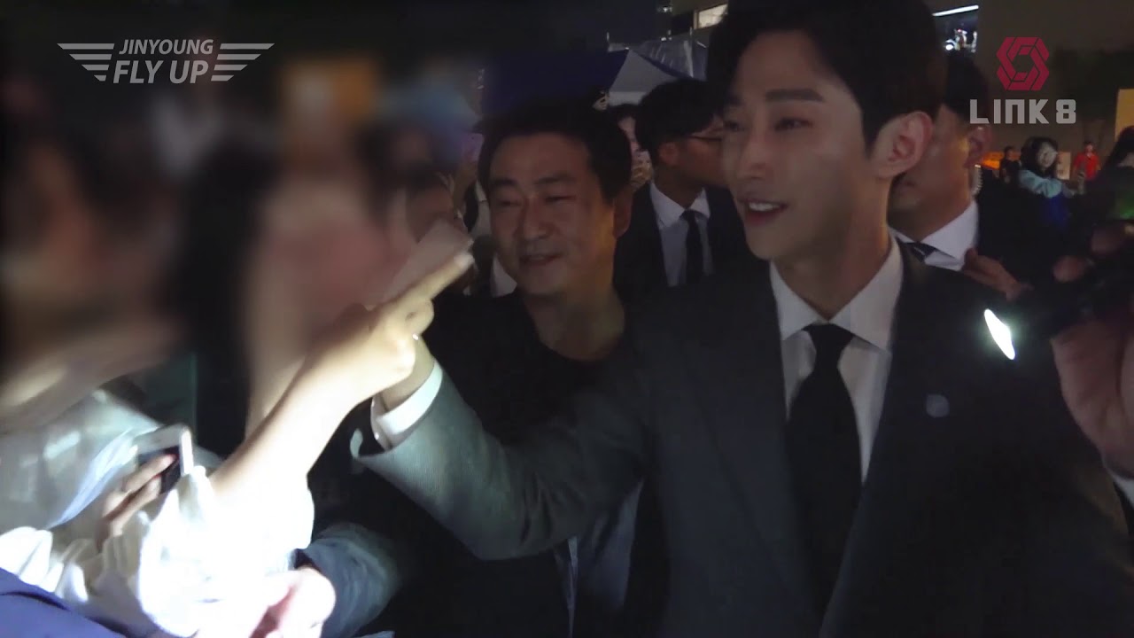 [JINYOUNG FLY UP] HI TOUCH IN THE RAIN