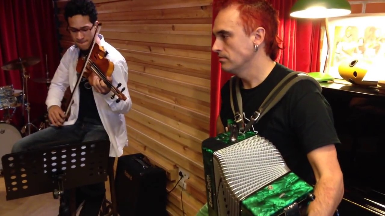 Aurresku en Jazz Cultural Theatre of Bilbao / Joshua Edelman, Yelsy Heredia