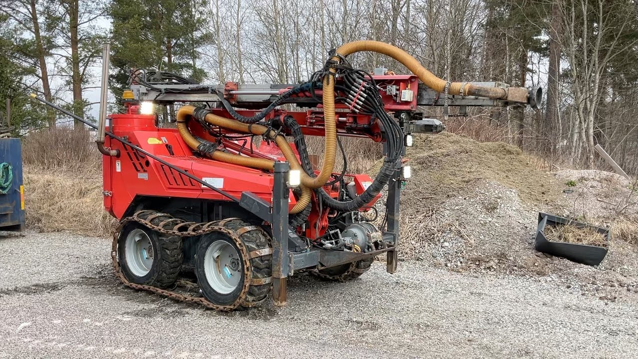 Köp Borrigg Sandvik DC122R/Commando med växelflak och sprängmattor på Klaravik