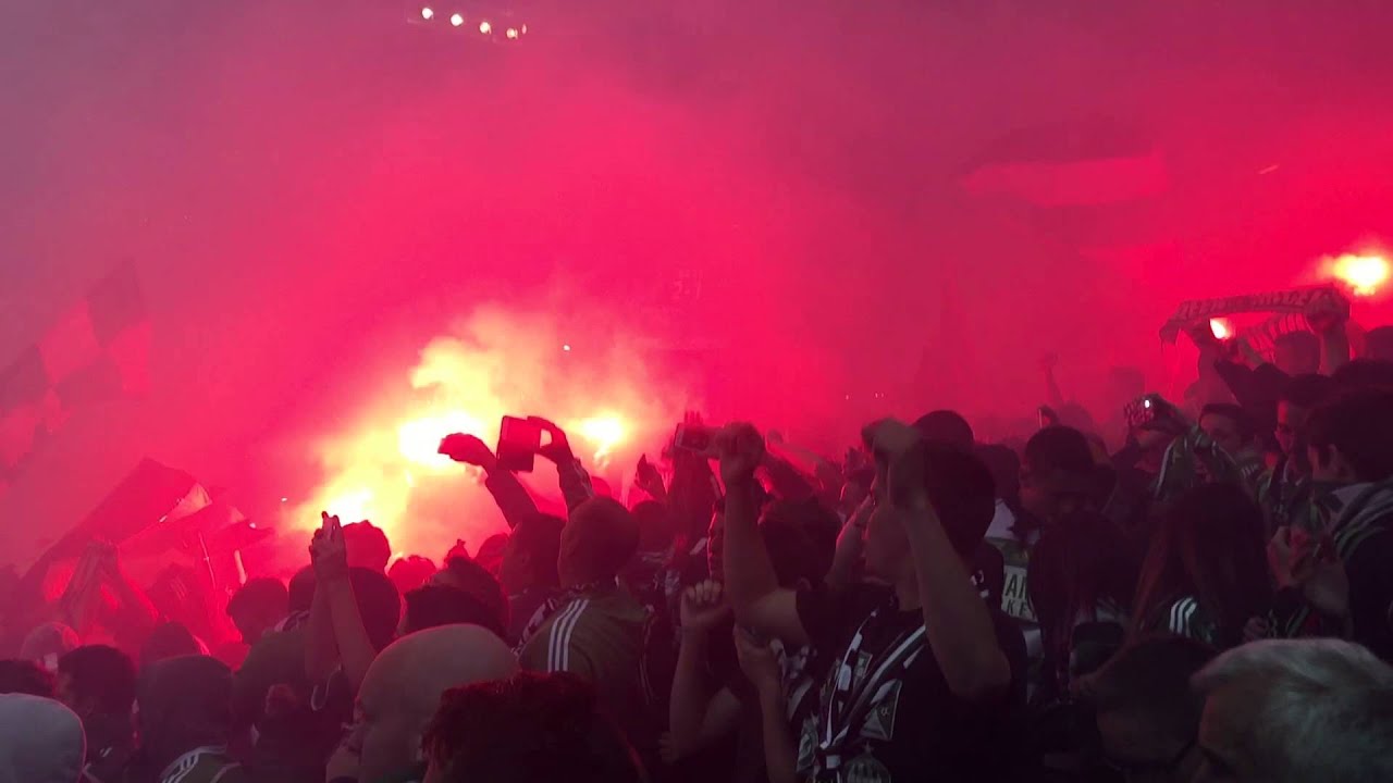 Kop sud  en feu de Geoffroy Guichard