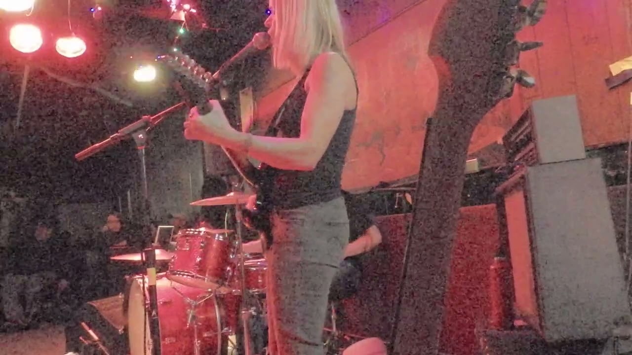 CARNIVAL ON MARS - IDK