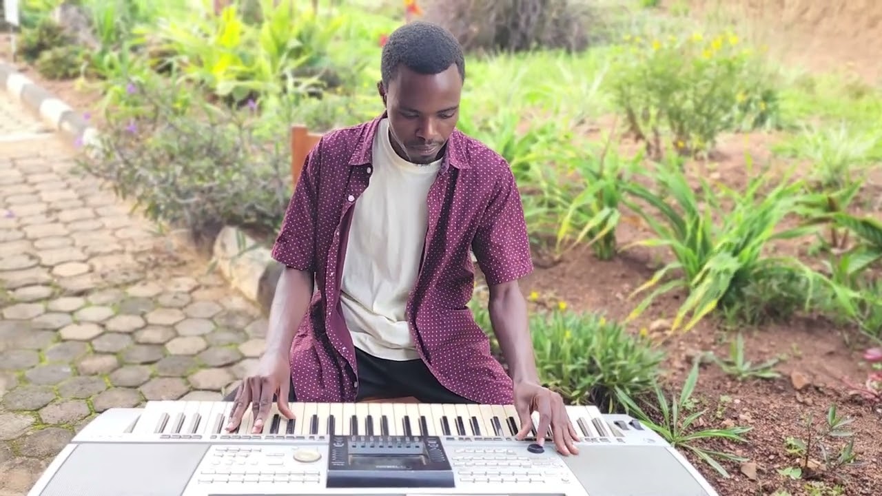 Igisirimba kiryoshye cyane by Mugisha #happy new year ✨️ 