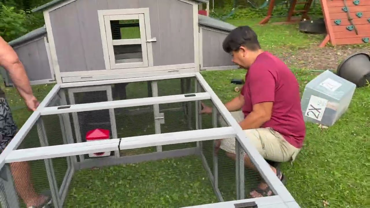 Simple modification we made to fix problem with GUTINNEEN Chicken Coop Extenstion Run!