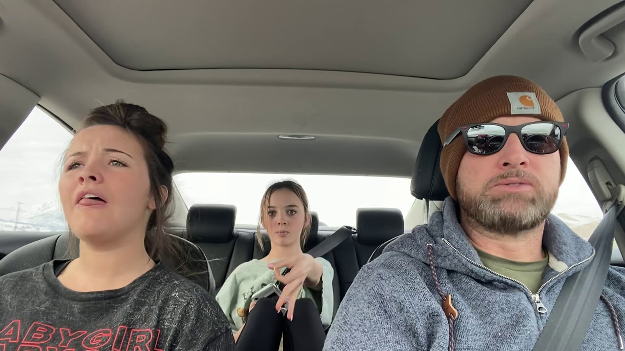 Sisters sing amazing Harmony on ride to school