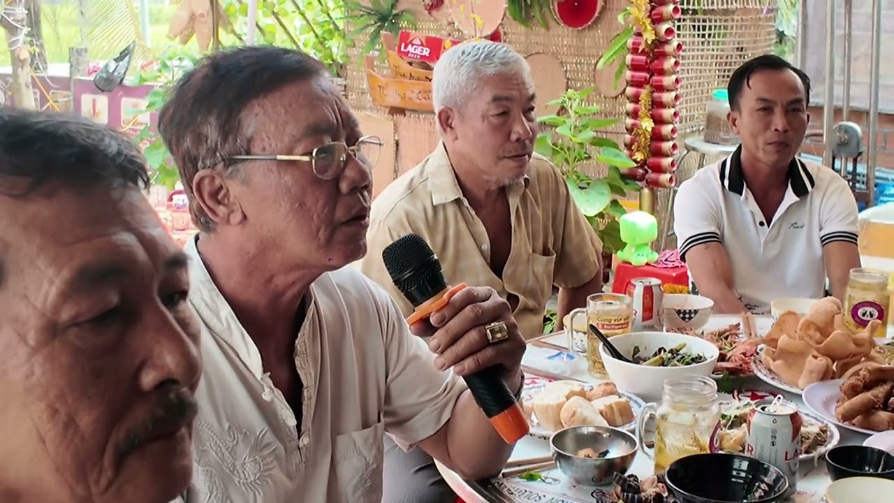 Giỗ ngoại Bakyto hát...