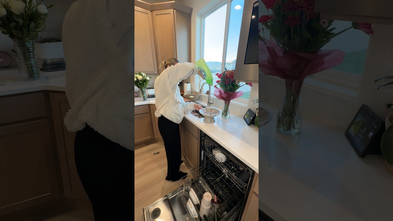 СЕКРЕТ, как быстро убрать ОЧЕНЬ ГРЯЗНЫЙ дом #messyclean #cleaninghacks @lysol @Walmart