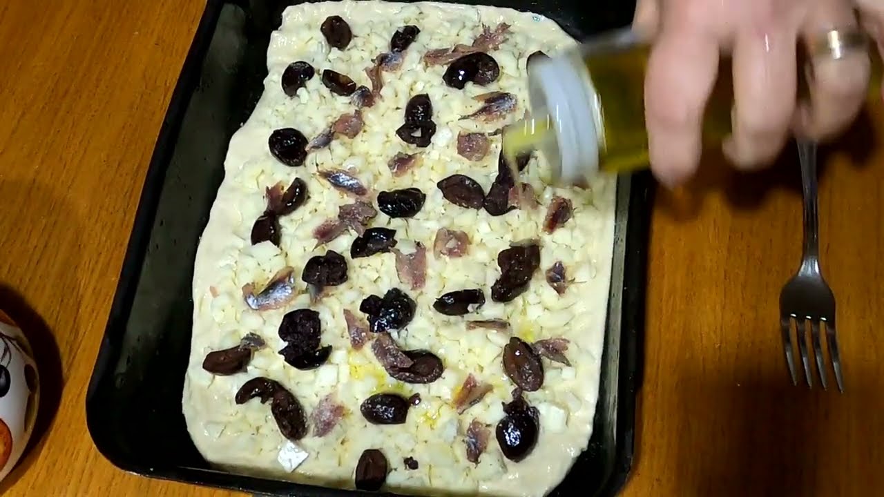 SCACCIATA CATANESE CON TUMA-ricetta della tradizione siciliana😋😋-pizza ripiena-street food siculo