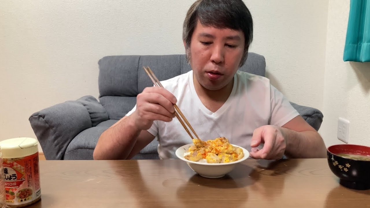 仕事終わり、親子丼、味噌汁、チャーハン、ごて焼きが、美味しかった😋