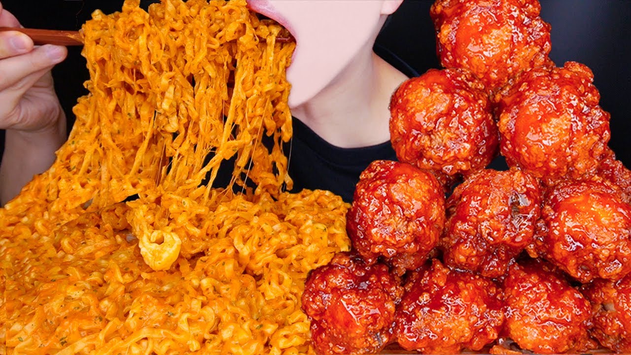 ASMR BBQ FRIED CHICKEN CHEESY CARBO FIRE NOODLES COOKING MUKBANG 양념치킨 먹방 咀嚼音 EATING SOUNDS
