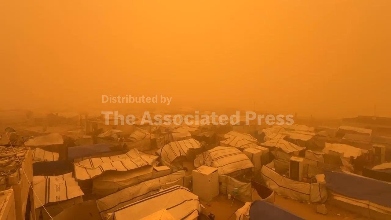 Dust storm blows over Gaza as people are urged to protect themselves