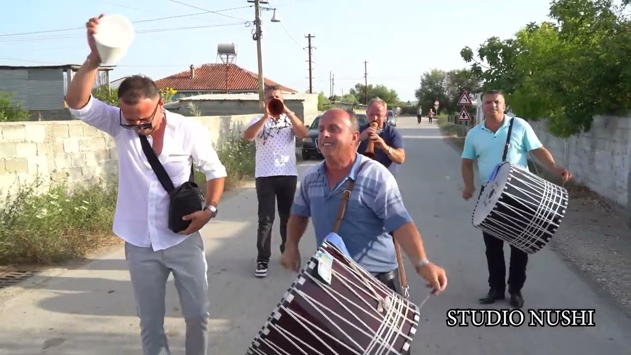 Kushurinjte vijne ne dasem nga Austria me lodra sipas traditave kuksiane.