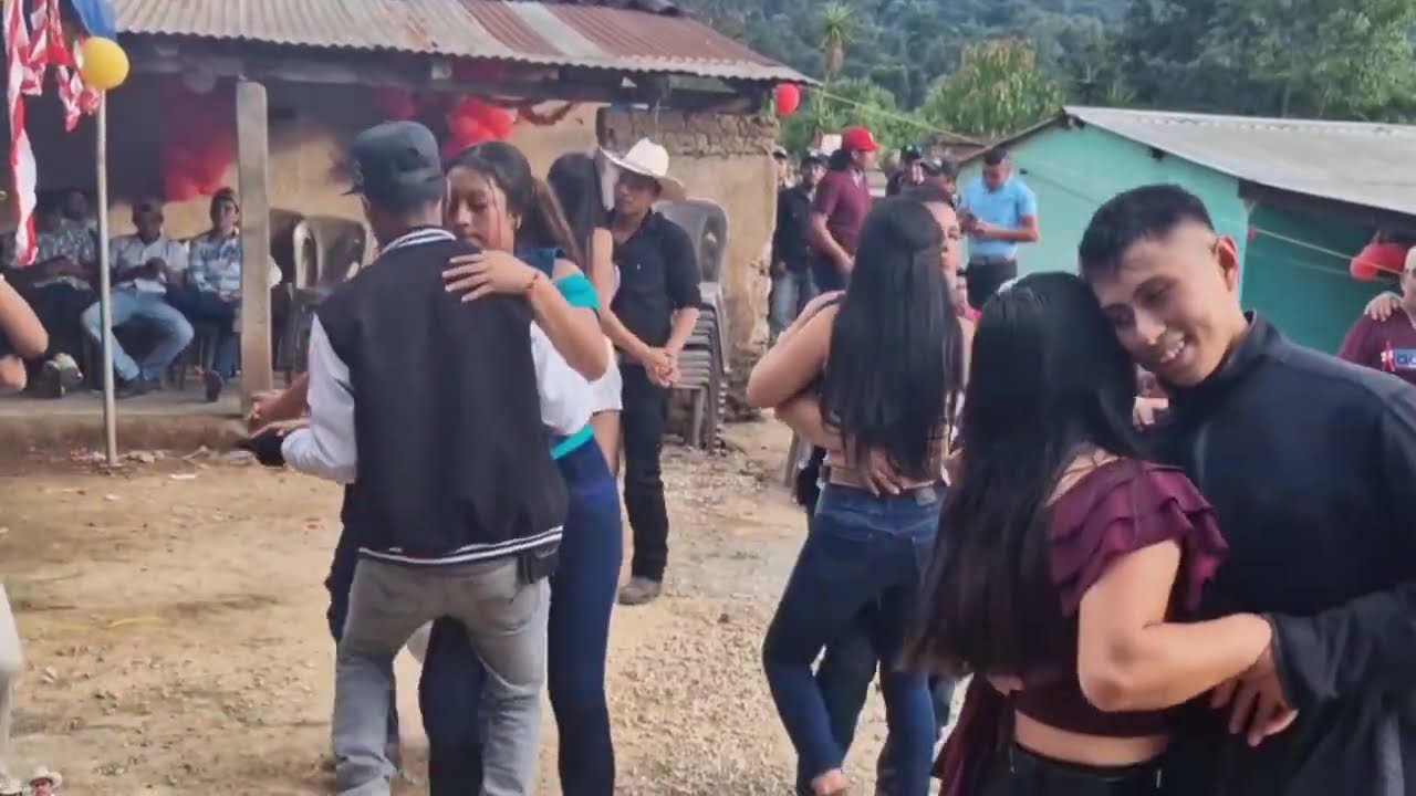 ASI SE DISFRUTA EL BAILE EN LOS IZOTES VIDEO COMPLETO 