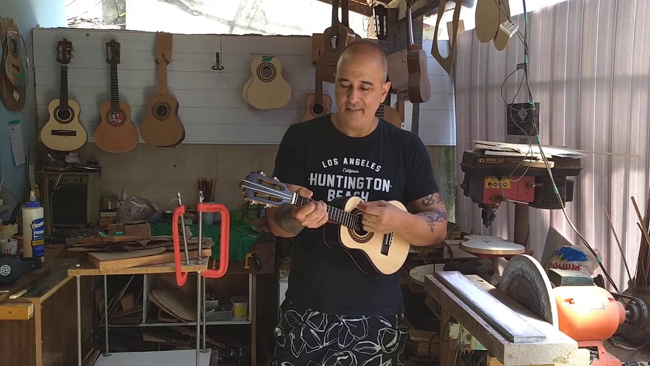 cavaquinho de jacarandá do luthier da Silva , não do Souto