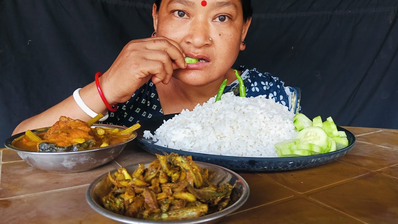 মাছের ঝোল ছোট মাছ ভাজা ভাত শসা
