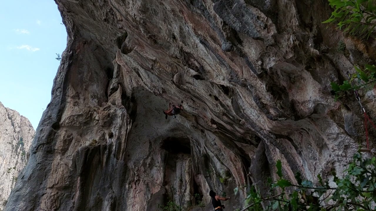Politus (7b+) | Desfiladero de la Hermida Climbing