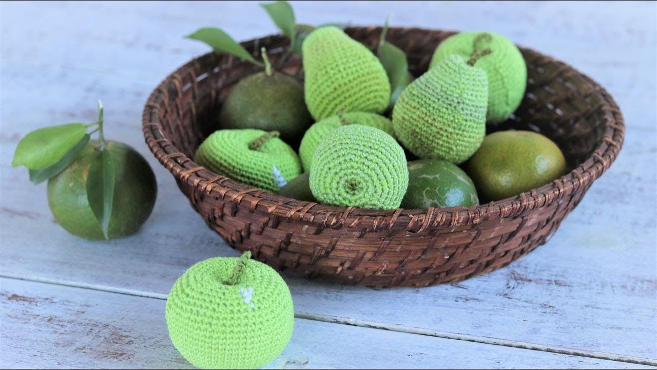 Cesta de frutas verdes - maçã de amigurumi