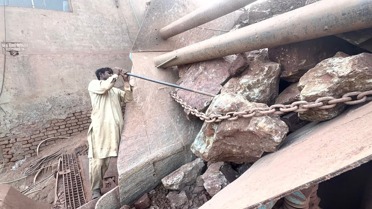 “Unstoppable Rock Crusher: Smashing Giant Stones with Brutal Force #stonecrusher 
