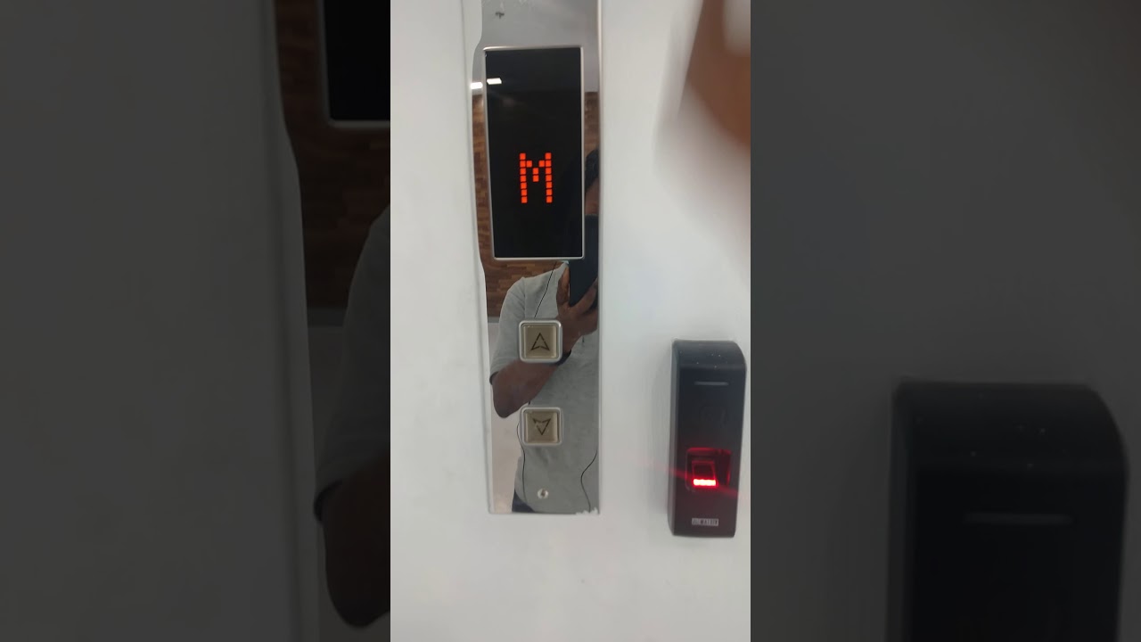 #How to use the lift // elevator in English / #TuniqueCraft #CHANNEL #USE #NUMBER #OPEN#CLOSE #FLOOR