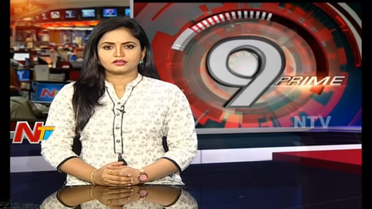 Major Road Mishap In Nalgonda District | DCM Slammed Parked Lorry | 2 People wounded || NTV
