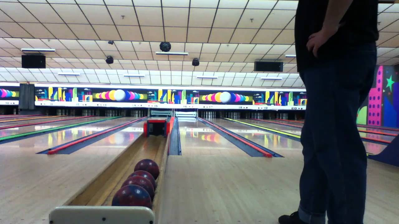 Bowling at the Woburn Bowladrome [5/7]