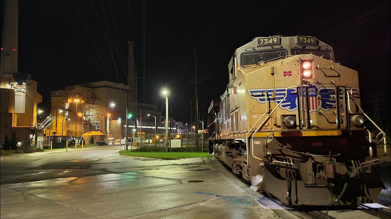 UP 7022 and 7349 on Edgewater Loads 8-23-2025