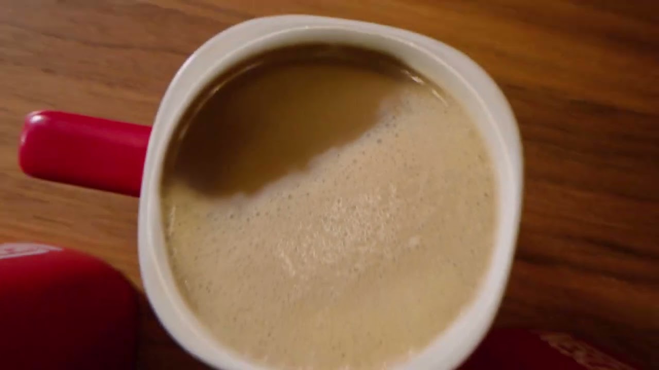 NESCAFE 3in1 Black Roast. Gust intens, textură cremoasă.