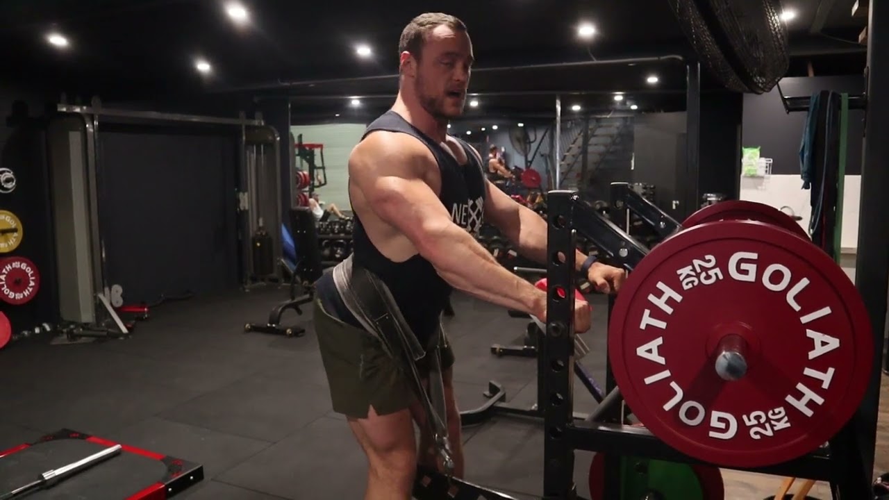 Exercise Tutorial - How to use a belt squat