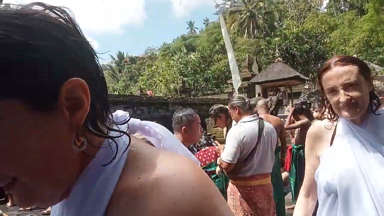 Tradisi melukat Bali yg mendunia