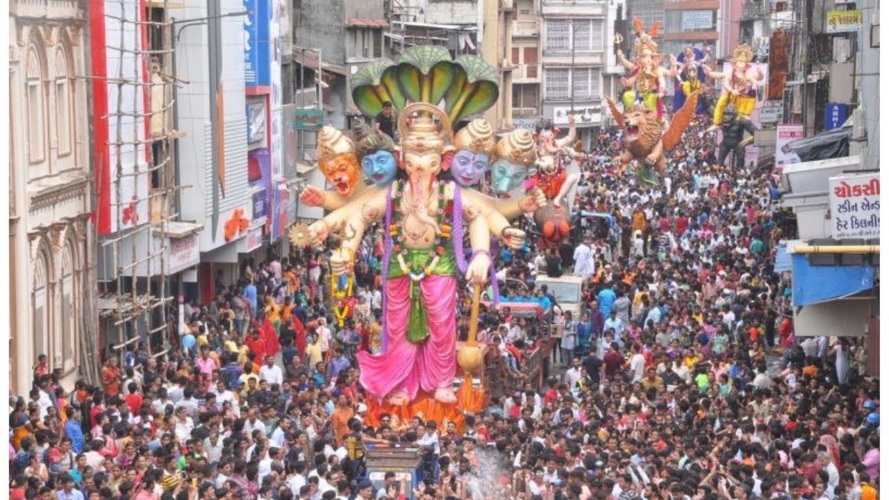 Live - Ganesh Visarjan at Surat, Bhagal Chat Rasta | सूरत के राजमार्ग पर बप्पा का राज !