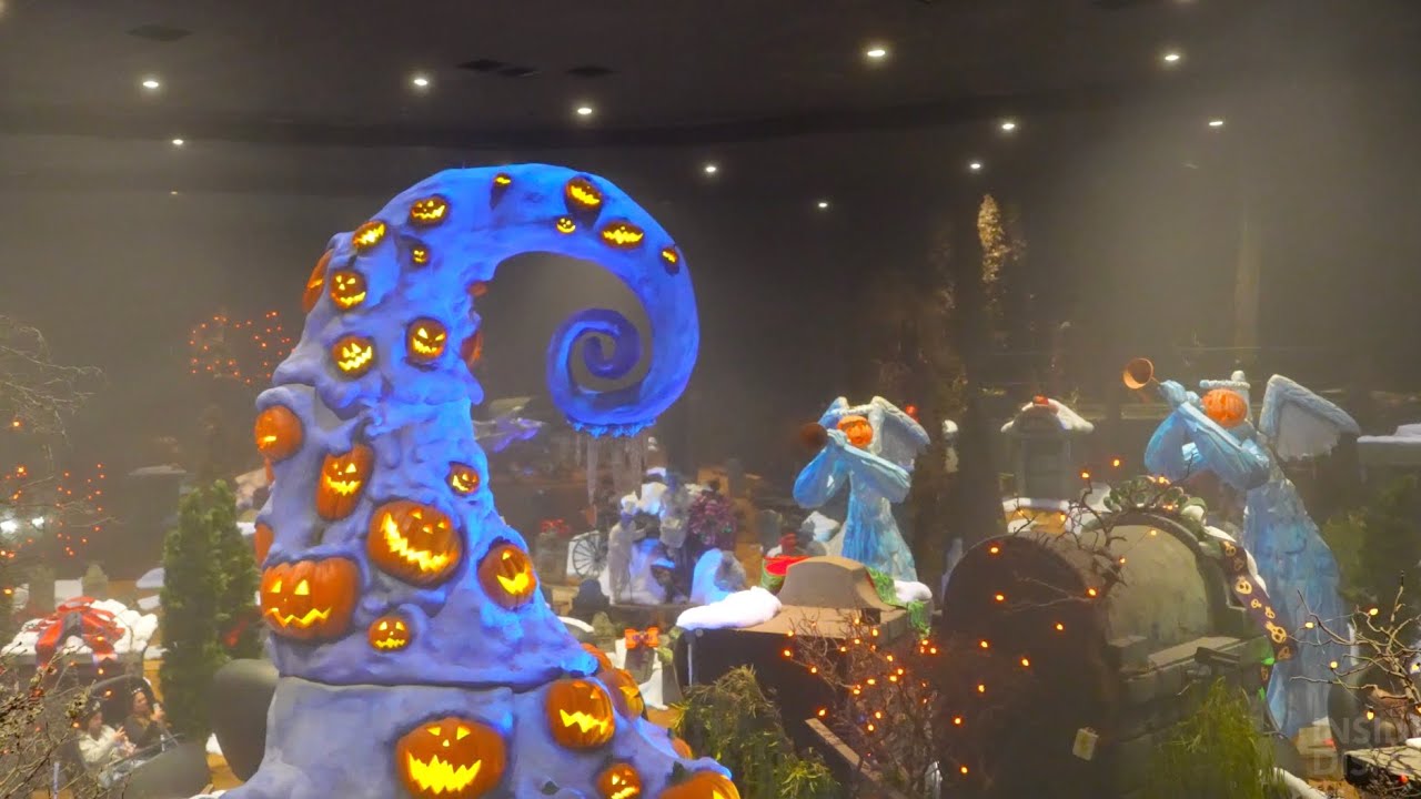 Haunted Mansion Holiday with LIGHTS ON 2024! - Disneyland Park