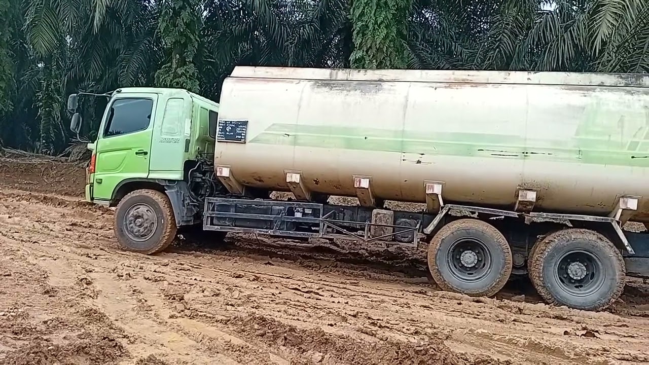 MUSIM HUJAN, MOBIL CPO TERPURUK