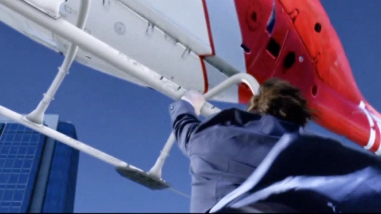 Clark Kent's Powers - Super Strength -- (Smallville - S1-5; E16)