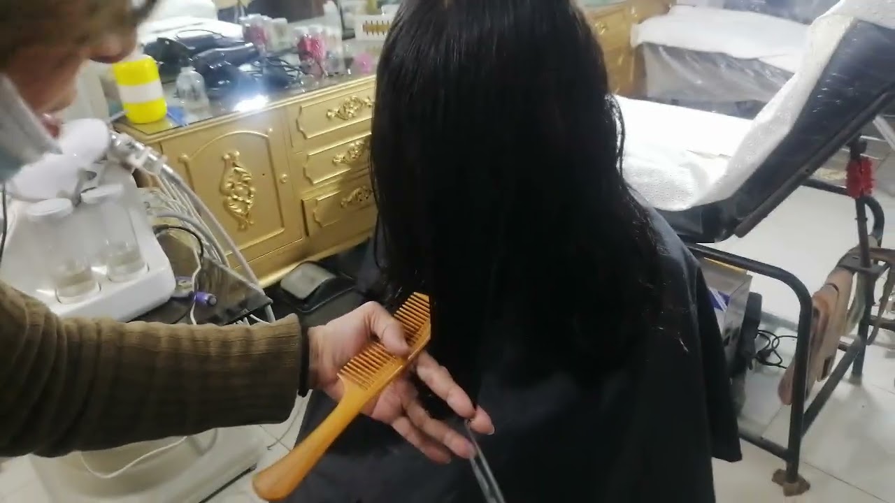 FARVED LEAYR HAIR CUT IS VERY EZIE 