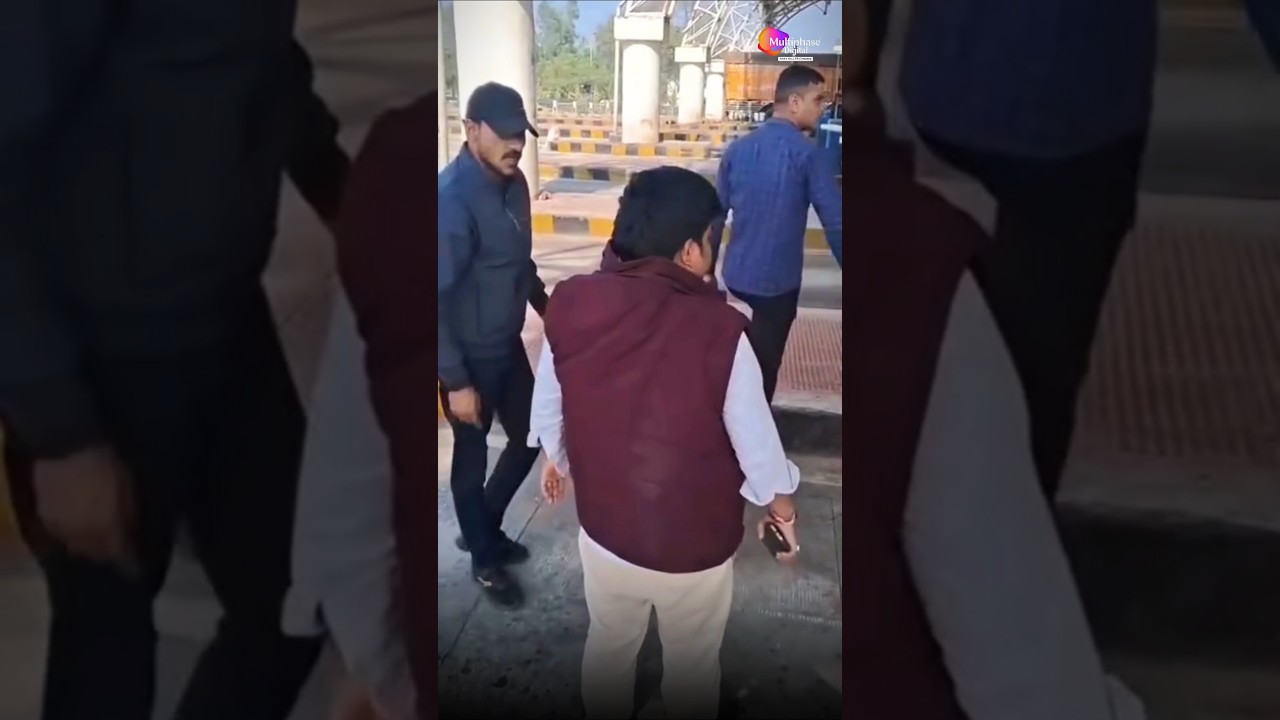Up barabanki toll plaza viral news toll workers beat up an advocate 😠 #tollplaza #uptoll #laywer