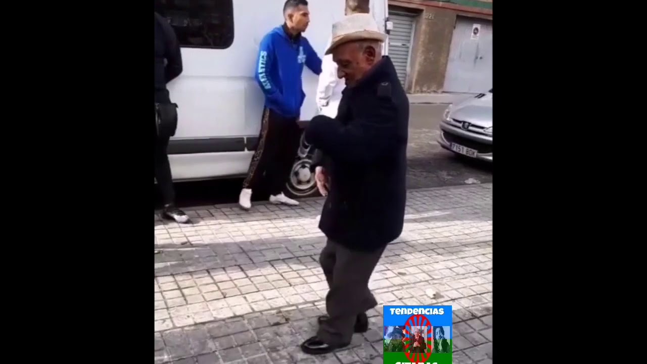 RECOPILACIÓN DE GITANOS Y GITANAS MAYORES CANTANDO Y BAILANDO