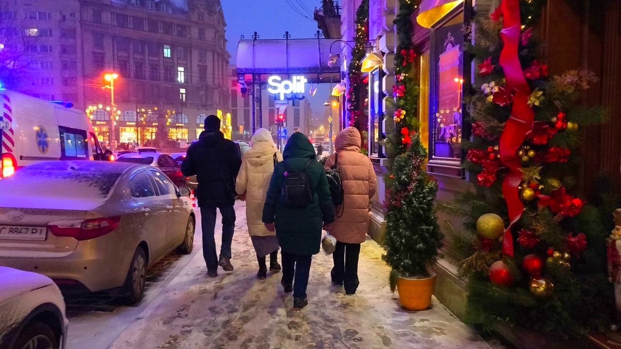 Як Львів святкує Новий рік 2026, переповнений центр, що зараз відбувається на Площі Ринок