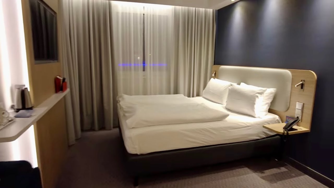 Holiday Inn Express Ringsheim - room tour