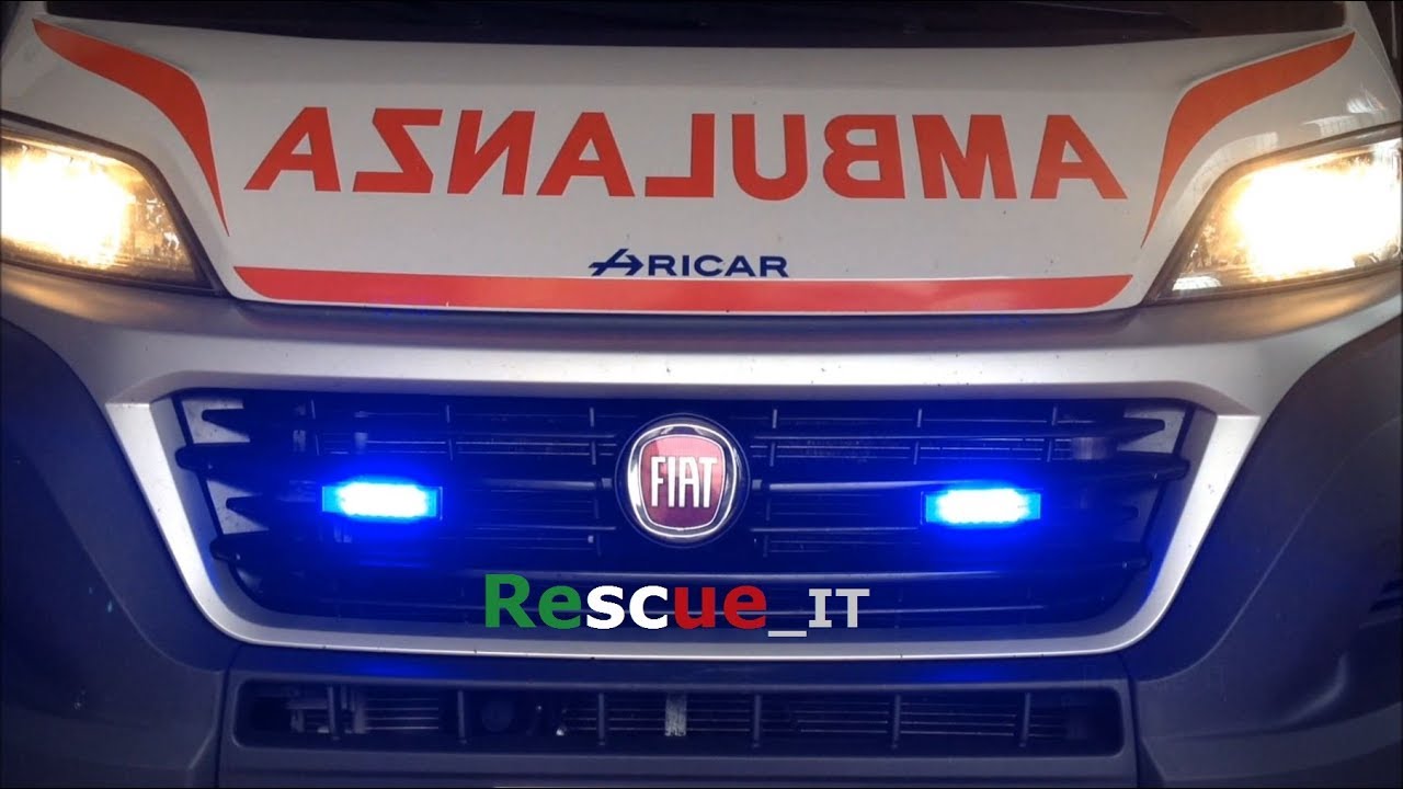 [on board] Ambulanza 118 in codice rosso - Italian ambulance responding
