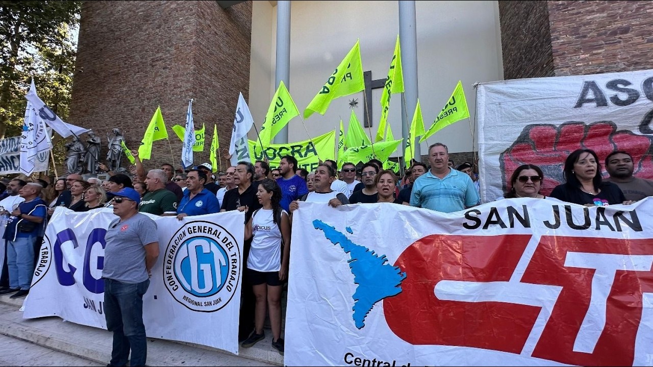 Sindicatos marcharon en San Juan contra la reforma laboral