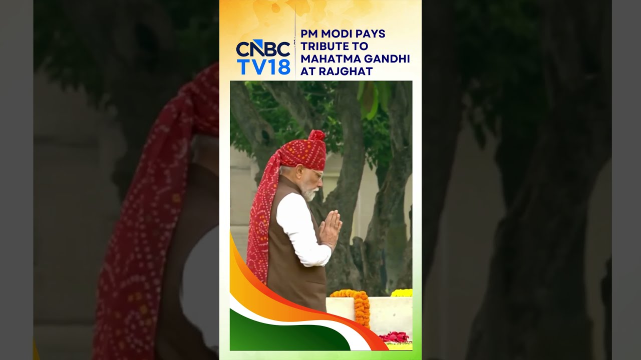 Independence Day 2026: PM Modi Pays Floral Tribute To Mahatma Gandhi At Rajghat | N18S