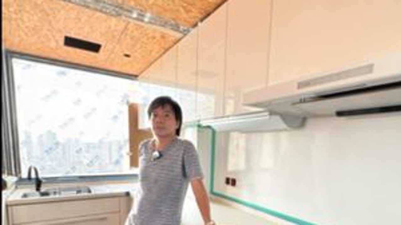 花20多 w做一套橱柜的人都是大傻瓜吗？ 厨房，作为家中烟火气息最浓的地方承载着我们一日三餐的美好时光。然而，凌乱的厨具、堆积如山的食材和杂物，常常让这个空间变得杂乱无章。别担心，跟着我一起...
